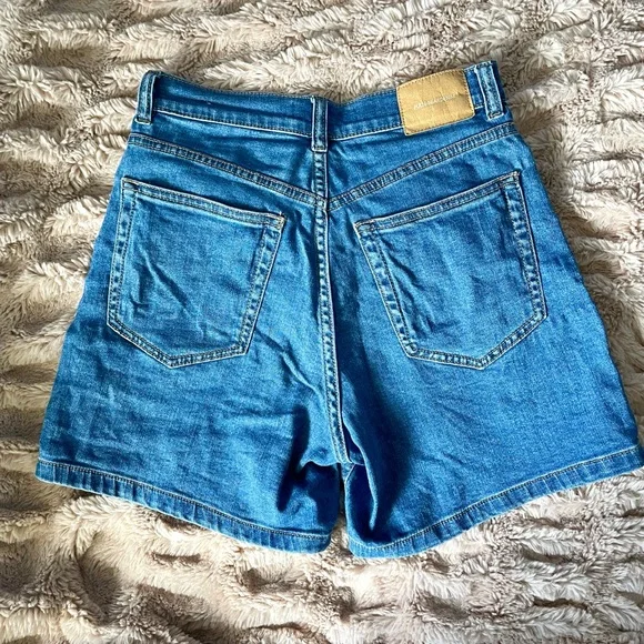 **SOLD** Pull&Bear Jean Shorts - Picture 5 of 5